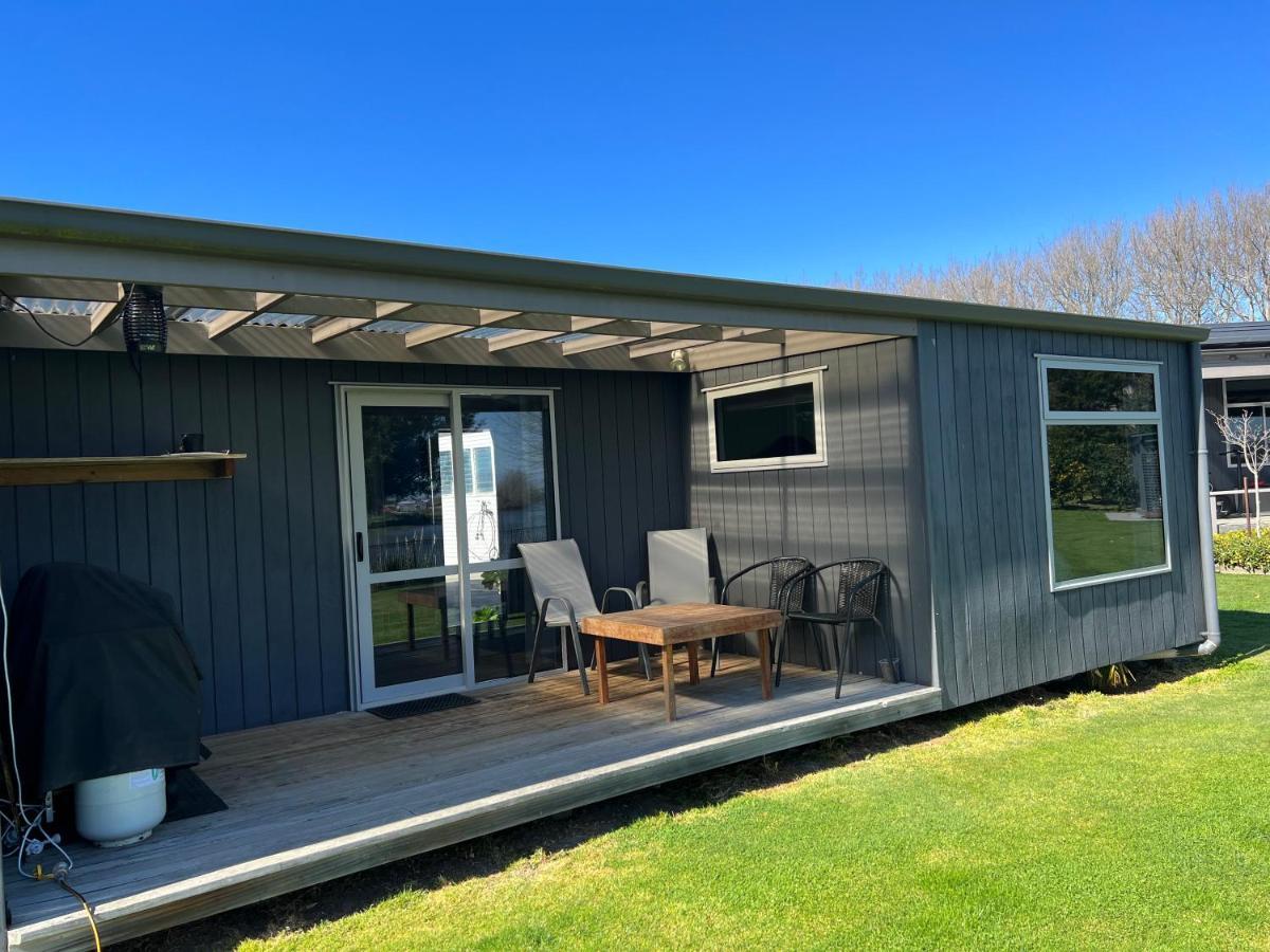 Riverside Bliss Clive Exterior photo